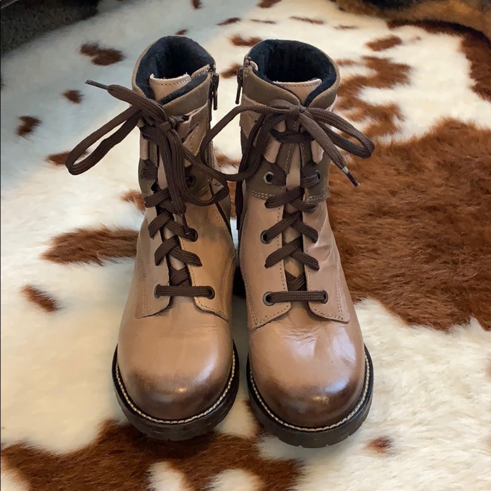 Dromedaris brown leather combat boots.